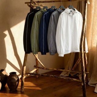 Mẫu Áo Khoác Nón 2 Lớp. Chất vải gió nhăn chính phẩm ,cản nước nhẹ,form áo rộng.