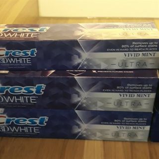 Kem đánh răng Crest 3D White Vivid Minnt 158g