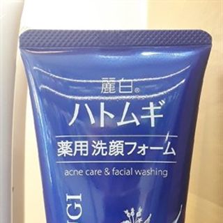 Sữa rửa mặt trị mụn và dưỡng ẩm Hatomugi - The medicated facial foam 130g