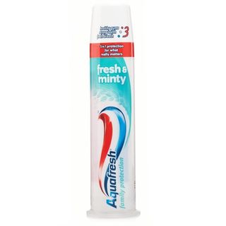 Kem đánh răng Aquafresh Fresh & Mintiy 100ml