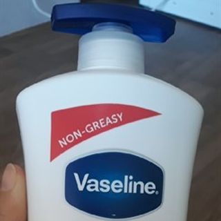 Dưỡng thể Vaseline Intensive Care 725ml