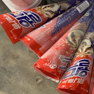 KEM-KEM ỐC QUẾ LOTTE WORLD CONE ỐC ĐỎ VANI 160ML