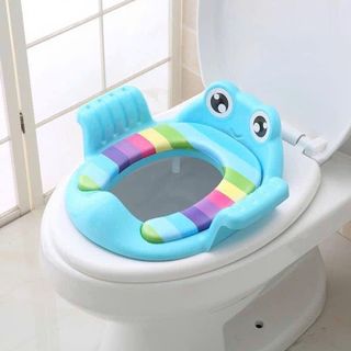 LÓT BỒN CẦU ẾCH CHO BÉ CÓ TAY VỊN