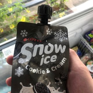 Kem túi Snow Ice Vị Cookie & Cream Lotte Hàn Quốc 160ml
