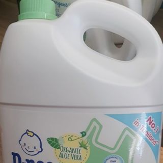 Nước giặt quần áo em bé D-nee xanh lá 3 lít