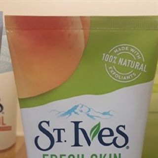 Sữa rửa mặt tẩy tế bào chết da ST Ives Fresh Skin Apricot Scrub 170g