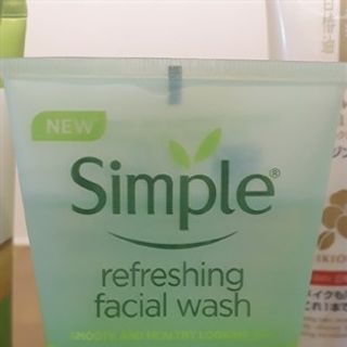 Sữa rửa mặt dạng gel Simple Re freshing Facial Wash 150ml