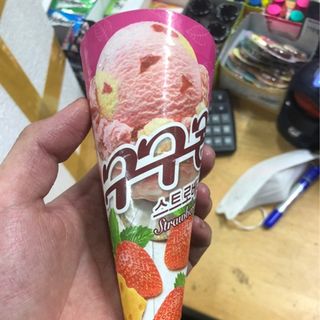 Kem ốc quế dâu phô mai Go 160ml