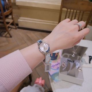ĐỒNG HỒ NỮ CAO CẤP VIVIENNE FENCHURH TRỌN BỘ TRANG SỨC FULLBOX