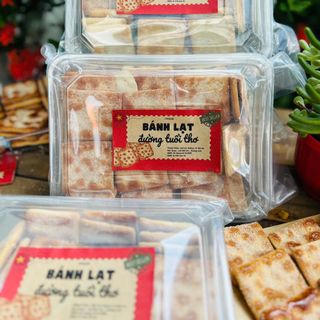 BÁNH LẠT ĐƯỜNG TUỔI THƠ: TÌM LẠI NGÀY THƠ ẤU ĐONG ĐẦY KÝ ỨC 400G -WINNIE HOUSE