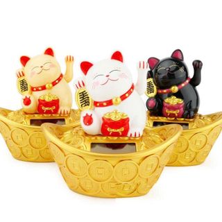MÈO THẦN TÀI MAY MẮN NGỒI TRÊN THỎI VÀNG