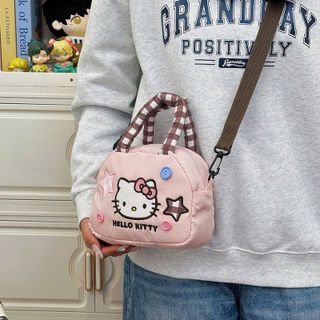 ✨ TÚI CHÉO HELLO KITTY QUAI CARO – Nhỏ Gọn Mà Cực Kỳ Tiện Lợi