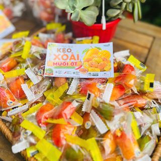 🥭 KẸO XOÀI DẺO MUỐI ỚT – CHUA NGỌT CAY CAY, ĂN LÀ GHIỀN 500G