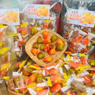 🥭 KẸO XOÀI DẺO MUỐI ỚT – CHUA NGỌT CAY CAY, ĂN LÀ GHIỀN 500G
