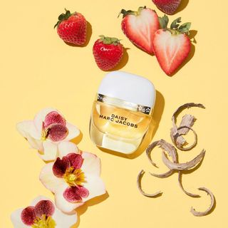 Marc Jacobs Daisy Petals