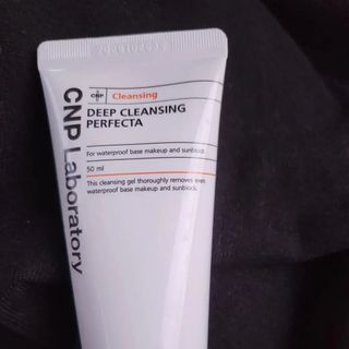 Gel Tẩy Trang CNP DEEP CLEANSING PERFECTA mini 50ML - Tẩy trang dạng gel dịu nhẹ đến từ CNP Laboratory Hàn Quốc, giúp làm sạch lớp chống nắng, makeup và bụi bẩn tích tụ sau cả ngày dài