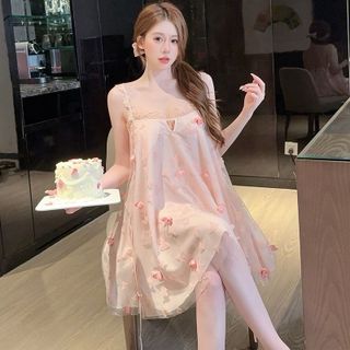 Váy ngủ xoè hoa kết ren