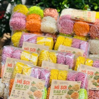 MÌ SỢI RAU CỦ NGŨ SẮC, SỢI DAI NGON, CHẾ BIẾN MÓN NÀO CŨNG HỢP 1KG