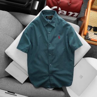 Sơ mi Oxford tay ngắn dòng basic nam. Chất vải nhập đanh mịn xử lý vải bao mềm mịn.