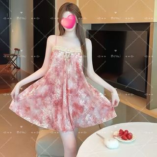 váy ngủ hai dây họa tiết hoa loang