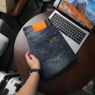 JEAN NAM. Chất jean cao cấp, dày dặn, co giãn nhẹ, mặc thoải mái cả ngày.