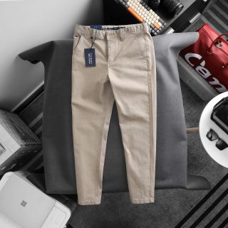 Mẫu quần kaki dài nam thêu với chất kaki dày dặn, mịn, co giãn tốt.