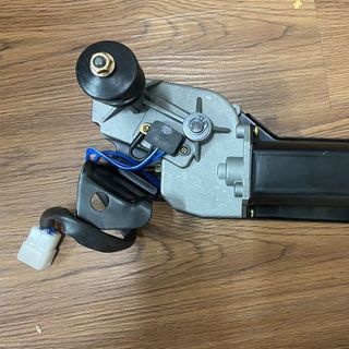 Motor Gạt Mưa Máy Xúc Hyundai R55-7 / Kobelco SK60-8 – Phụ Tùng Thay Thế Chất Lượng Cao