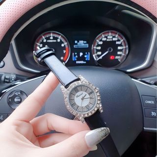 SĂN SALE MÙA HÈ ĐỒNG HỒ NỮ THỜI TRANG CHOPART DÂY DA VIỀN HỘT