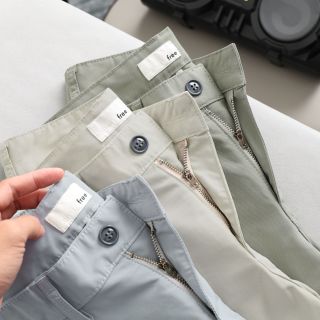 Short kaki brand new nam.  Chất vải min mát , ko nhăn co giản , logo thêu from trên gối.