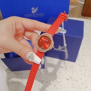 SĂN SALE MÙA HÈ ĐỒNG HỒ NỮ CAO CẤP SWAROKI DÂY DA ĐỎ VIỀN ĐÁ KÍNH SAPPHIRE