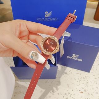 SĂN SALE MÙA HÈ ĐỒNG HỒ NỮ CAO CẤP SWAROKI DÂY DA ĐỎ VIỀN ĐÁ KÍNH SAPPHIRE