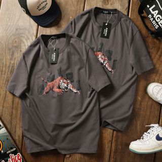 Mẫu áo thun AMIRI đang hot ss26. Logo in chuẩn hãng.