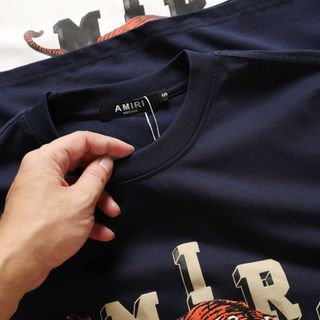 Mẫu áo thun AMIRI đang hot ss26. Logo in chuẩn hãng.