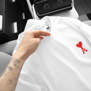 T-shirt Ami nam. Chất vải cotton 2c mềm mịn, định lượng 250gsm. Logo thêu.