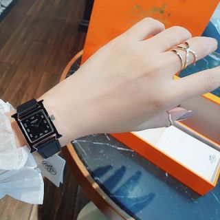 ĐỒNG HỒ NỮ CAO CẤP HREMES DÂY DA MẶT SỐ NIỀNG THÉP