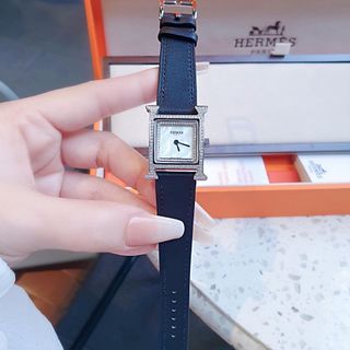 ĐỒNG HỒ NỮ CAO CẤP HREMES HÊURE DÂY DA VIỀN ĐÁ TẶNG DÂY DA XỊN