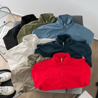 Áo khoác dù nam.  Lớp xi Silk nhập khẩu Xịn Xò, cầm vào là thấy khác biệt. Lớp Lưới bên trong  mịn xịn.