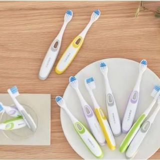 Bàn chải đánh răng trẻ em Saengong 1 lốc 12 cây (생활공작소 어린이 칫솔). Phù hợp cho bé từ 5 đến 9 tuổi (Giai đoạn chuyển tiếp răng sữa và răng khôn).