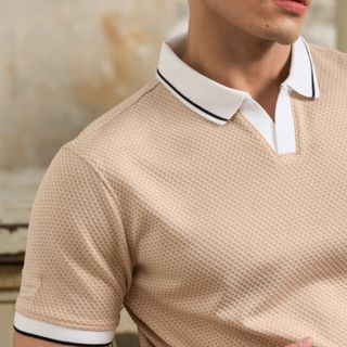 Mẫu polo phối cổ trắng nổi bật, họa tiết dệt Jacquard cao cấp – sang trọng.