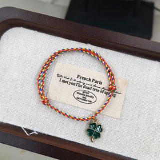 Vòng tay Ngũ Sắc Đỏ phối charm mạ bạc 2 nút tròn, Vòng tay Phong Thủy bán đủ size, đủ màu