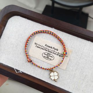 Vòng tay Ngũ Sắc Đỏ phối charm mạ bạc 2 nút tròn, Vòng tay Phong Thủy bán đủ size, đủ màu