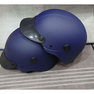 ( Dán keo chắc chắn)combo 2 nón bảo hiểm vân cacbon chóng trầy,dùng để khi lưu thông.