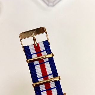 SĂN SALE ĐỒNG HỒ NAM NỮ THỜI TRANG DANIEL W DÂY DÙ SỌC