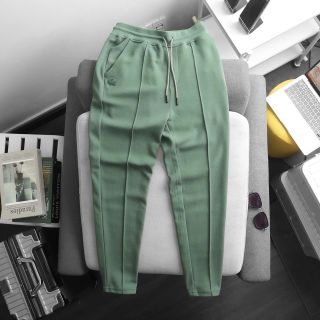 Jogger Cs Pique.  Chất vải pique trẻ trung, dệt sợi 100% cotton thấm hút mồ hôi tốt.