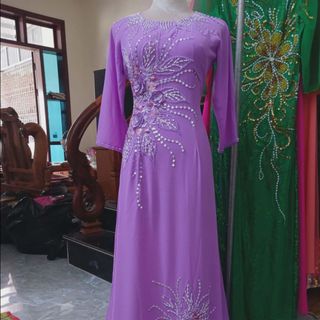 Áo Dài Phom Đầm Dạ Hội- Chất Liệu Chi Phong -Bên Ngoài Tà Áo Dài 
Bên Trong Tà Váy hoặc đầm nên không phải mặc quần nữa >2026