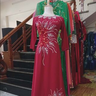 Áo Dài Phom Đầm Dạ Hội- Chất Liệu Chi Phong -Bên Ngoài Tà Áo Dài 
Bên Trong Tà Váy hoặc đầm nên không phải mặc quần nữa >2026