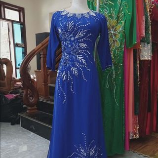 Áo Dài Phom Đầm Dạ Hội- Chất Liệu Chi Phong -Bên Ngoài Tà Áo Dài 
Bên Trong Tà Váy hoặc đầm nên không phải mặc quần nữa >2026