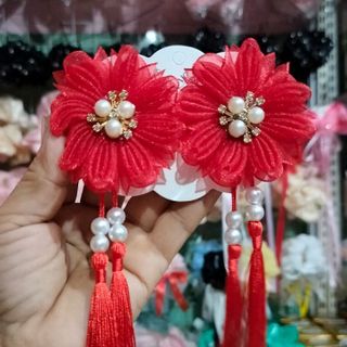Kẹp tóc hoa tua rua