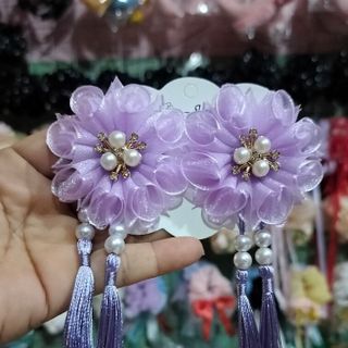 Kẹp tóc hoa tua rua