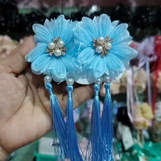 Kẹp tóc hoa tua rua